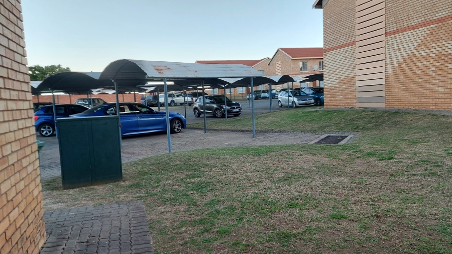 2 Bedroom Property for Sale in Waterval East North West